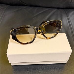 DEZI Charge It Sunglasses